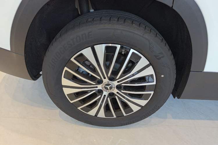 Used Mercedes-Benz EQB 2025 EQB 260 Right Rear Wheel Hub