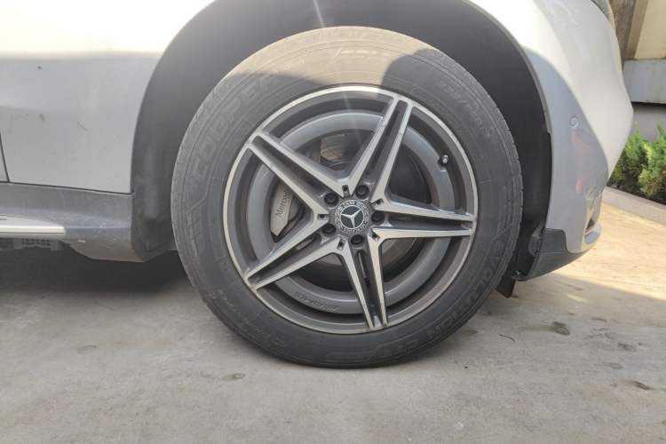 Used Mercedes-Benz EQC 2021 EQC 400 4MATIC Right Front Wheel Hub