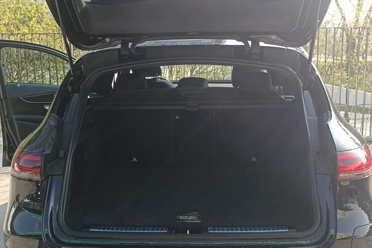 Used Mercedes-Benz EQC 2020 EQC 400 4MATIC Interior 4