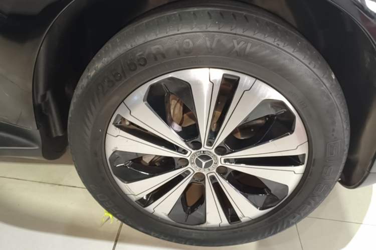 Used Mercedes-Benz EQC 2020 EQC 350 4MATIC Right Front Wheel Hub