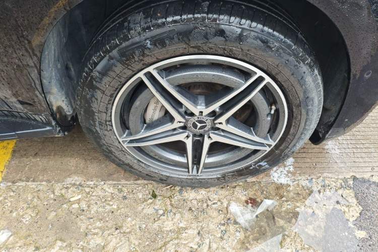Used Mercedes-Benz EQC 2020 EQC 400 4MATIC Right Front Wheel Hub