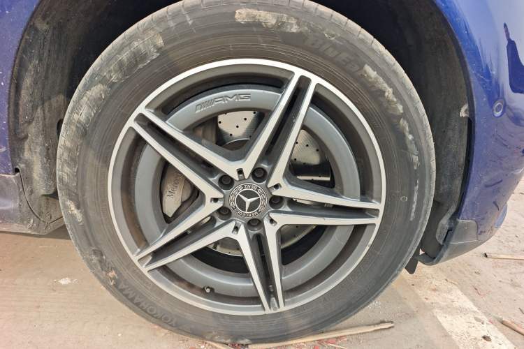 Used Mercedes-Benz EQC 2020 EQC 400 4MATIC Right Front Wheel Hub