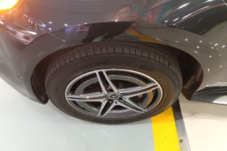 Used Mercedes-Benz EQC 2020 EQC 400 4MATIC Left Front Wheel Hub