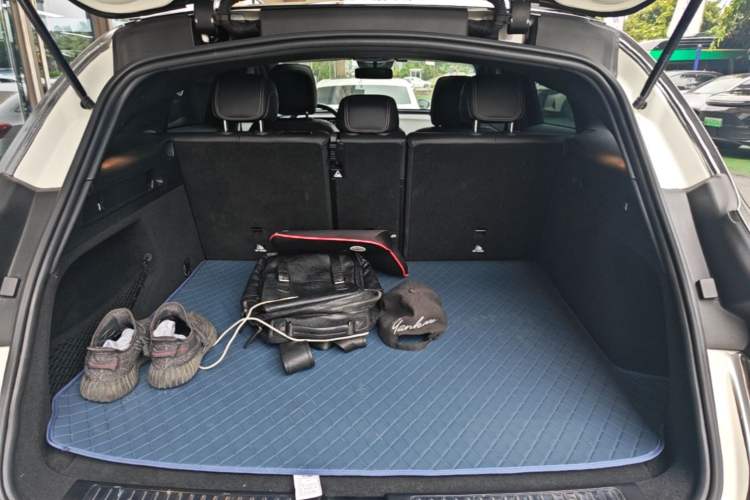Used Mercedes-Benz EQC 2020 EQC 350 4MATIC Trunk