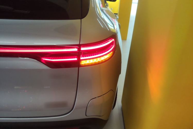 Used Mercedes-Benz EQC 2020 EQC 350 4MATIC Exterior 6