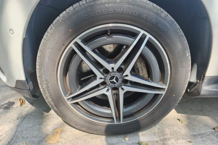 Used Mercedes-Benz EQC 2020 EQC 400 4MATIC Left Front Wheel Hub
