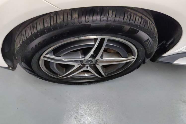Used Mercedes-Benz EQC 2020 EQC 400 4MATIC Left Front Wheel Hub
