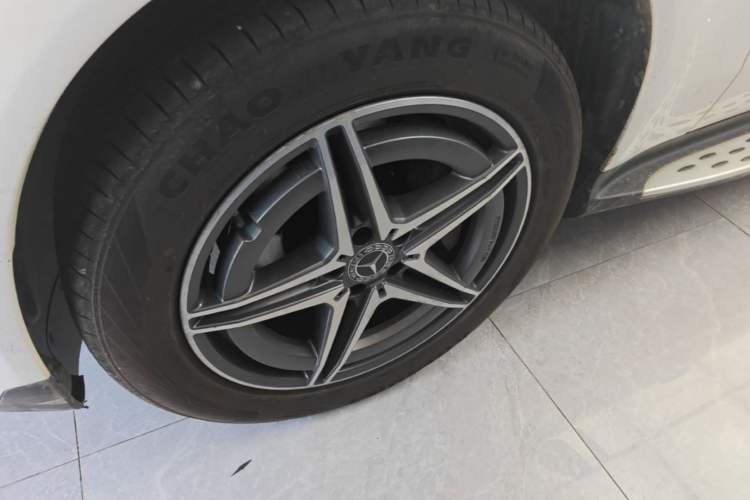 Used Mercedes-Benz EQC 2020 EQC 400 4MATIC Left Front Wheel Hub
