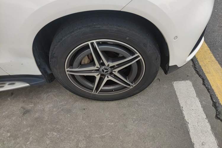 Used Mercedes-Benz EQC 2020 EQC 400 4MATIC Right Front Wheel Hub