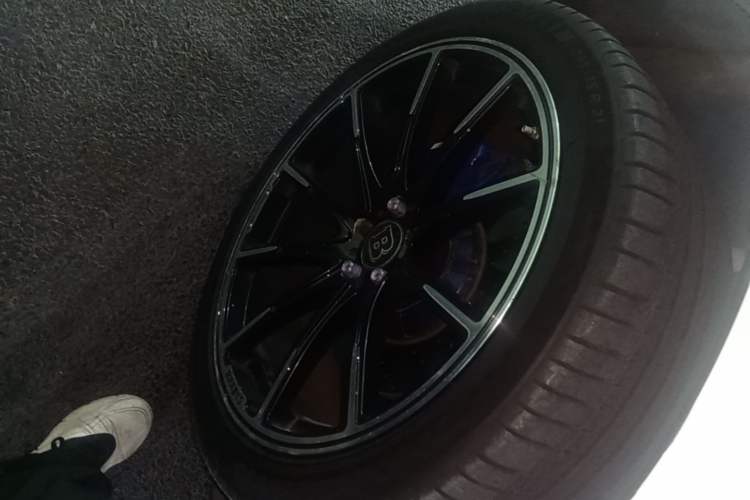 Used Mercedes-Benz EQC 2020 EQC 400 4MATIC Right Rear Wheel Hub