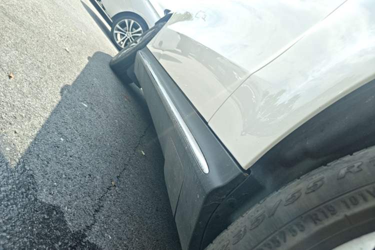 Used Mercedes-Benz EQC 2020 EQC 350 4MATIC Right Side Sill