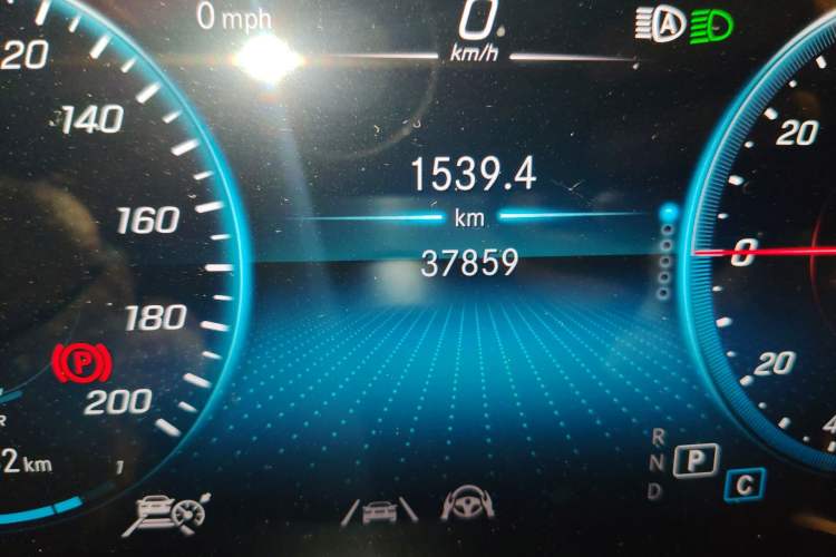 Used Mercedes-Benz EQC 2021 EQC 400 4MATIC Odometer Close Up