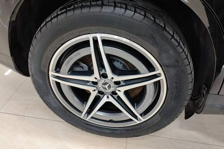 Used Mercedes-Benz EQC 2021 EQC 400 4MATIC Right Rear Wheel Hub