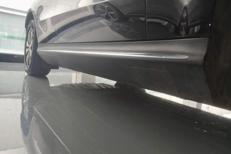 Used Mercedes-Benz EQC 2021 EQC 350 4MATIC Right Side Sill