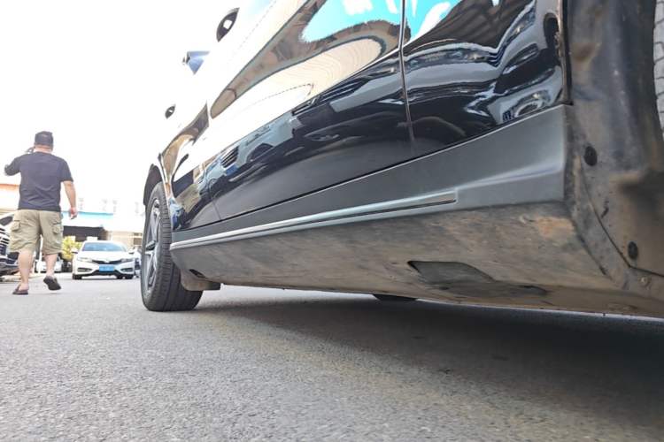 Used Mercedes-Benz EQC 2021 EQC 400 4MATIC Right Side Sill