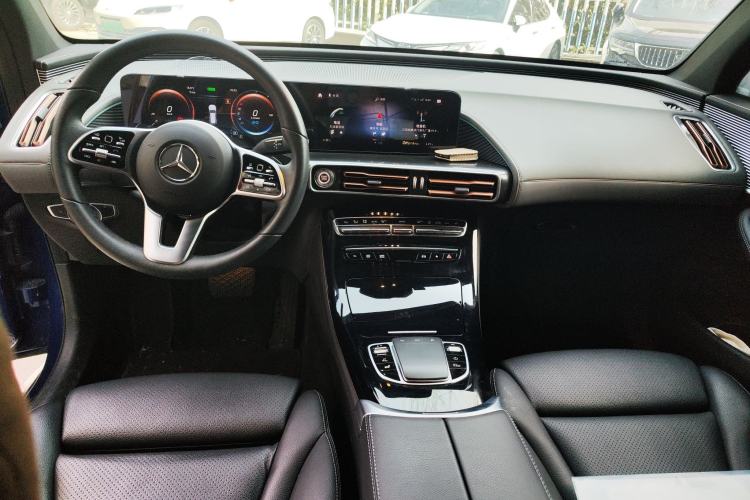 Used Mercedes-Benz EQC 2021 EQC 400 4MATIC Center Console
