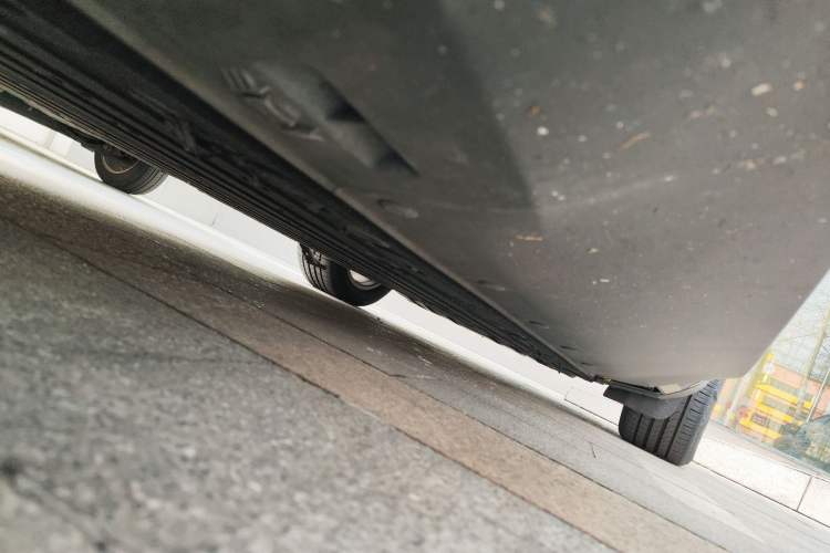 Used Mercedes-Benz EQC 2021 EQC 400 4MATIC Chassis Front Left