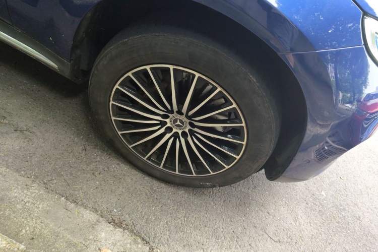 Used Mercedes-Benz EQC 2021 EQC 350 4MATIC Right Front Wheel Hub