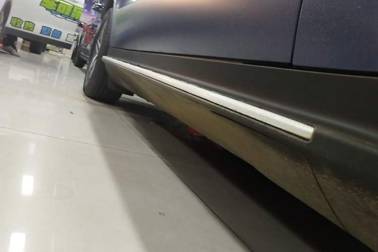 Used Mercedes-Benz EQC 2021 EQC 400 4MATIC Right Side Sill
