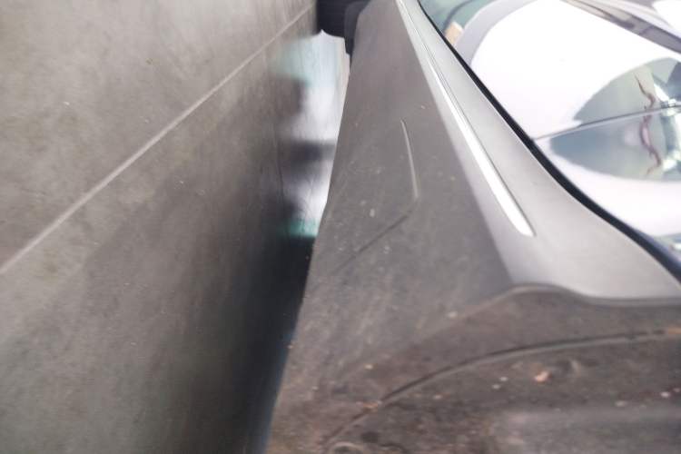 Used Mercedes-Benz EQC 2021 EQC 350 4MATIC Right Side Sill