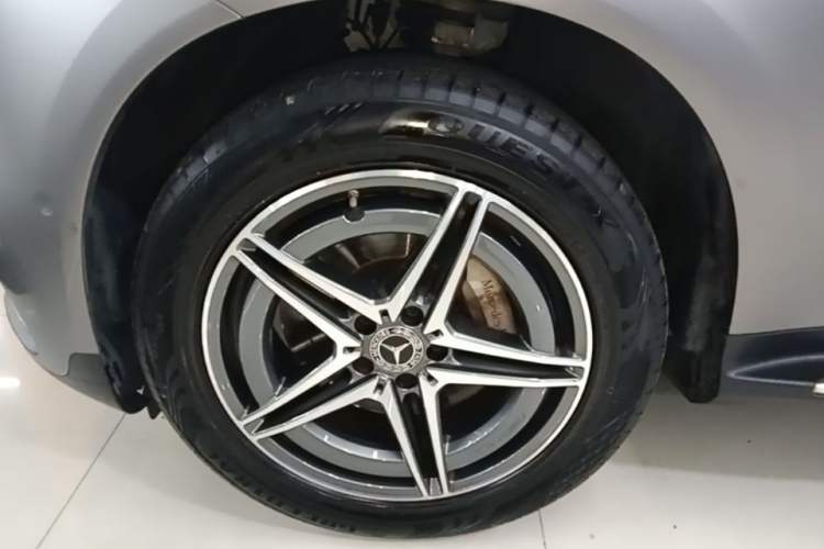 Used Mercedes-Benz EQC 2021 EQC 400 4MATIC Left Front Wheel Hub