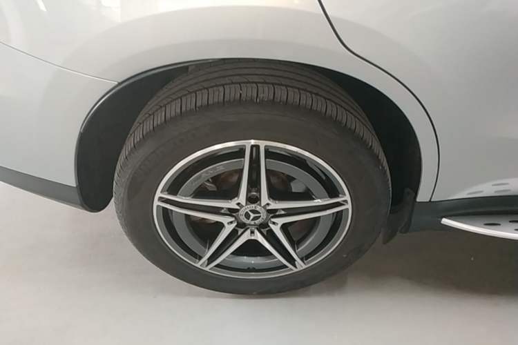 Used Mercedes-Benz EQC 2021 EQC 400 4MATIC Right Rear Wheel Hub