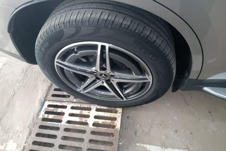 Used Mercedes-Benz EQC 2021 EQC 400 4MATIC Right Rear Wheel Hub