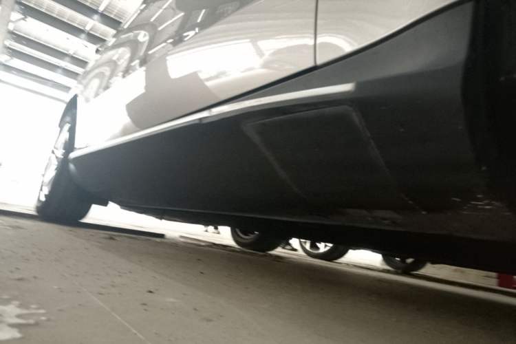 Used Mercedes-Benz EQC 2021 EQC 400 4MATIC Right Side Sill