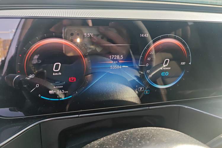 Used Mercedes-Benz EQC 2021 EQC 400 4MATIC Odometer Close Up