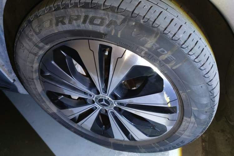 Used Mercedes-Benz EQC 2021 EQC 350 4MATIC Right Front Wheel Hub