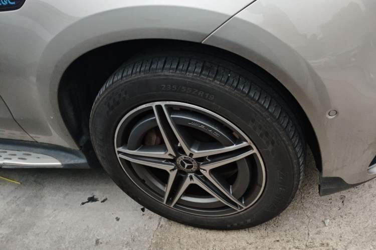 Used Mercedes-Benz EQC 2021 EQC 400 4MATIC Right Front Wheel Hub