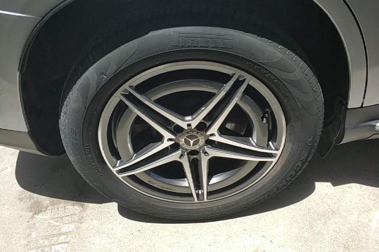 Used Mercedes-Benz EQC 2021 EQC 400 4MATIC Right Rear Wheel Hub