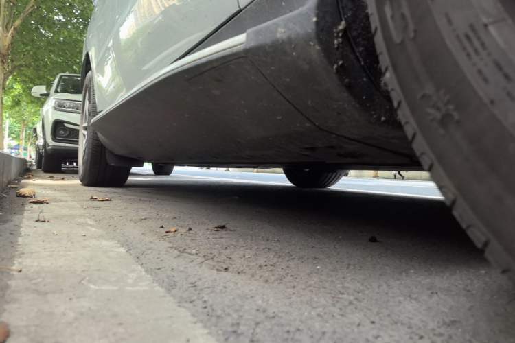 Used Mercedes-Benz EQC 2021 EQC 400 4MATIC Right Side Sill