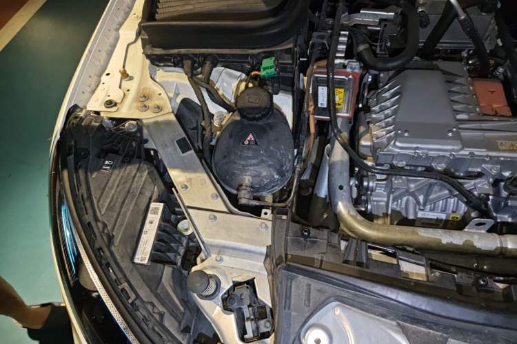 Used Mercedes-Benz EQC 2021 EQC 400 4MATIC Engine Bay Right