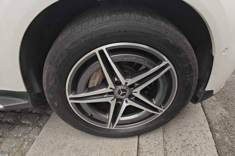 Used Mercedes-Benz EQC 2021 EQC 400 4MATIC Right Front Wheel Hub