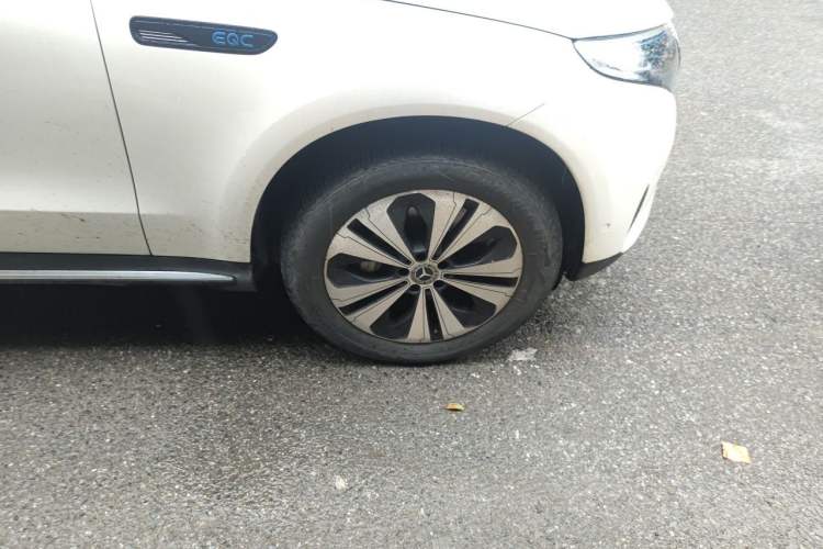 Used Mercedes-Benz EQC 2021 EQC 350 4MATIC Right Front Wheel Hub