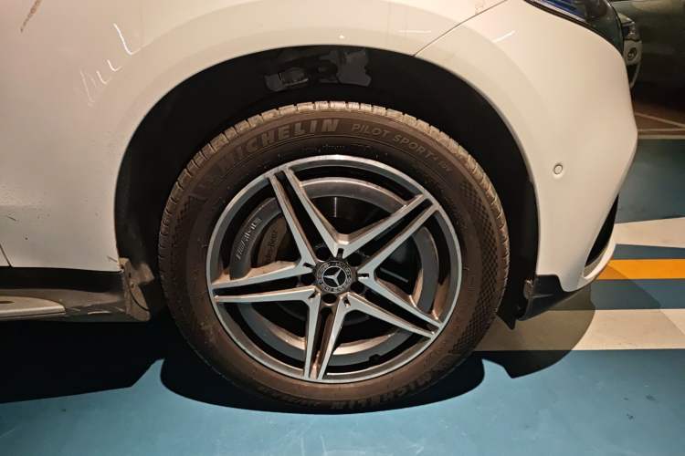 Used Mercedes-Benz EQC 2021 EQC 400 4MATIC Right Front Wheel Hub