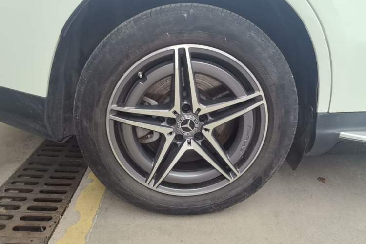 Used Mercedes-Benz EQC 2021 EQC 400 4MATIC Right Rear Wheel Hub