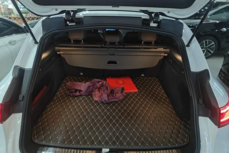 Used Mercedes-Benz EQC 2021 EQC 400 4MATIC Trunk