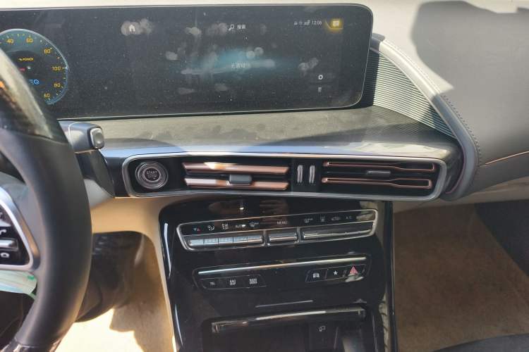 Used Mercedes-Benz EQC 2022 Facelift EQC 400 4MATIC Audio And AC Panel