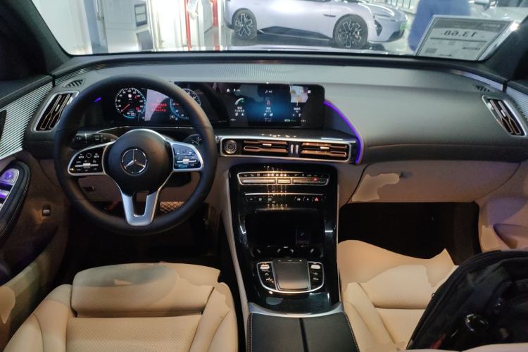 Used Mercedes-Benz EQC 2022-Year Restyled EQC 350 4MATIC Center Console