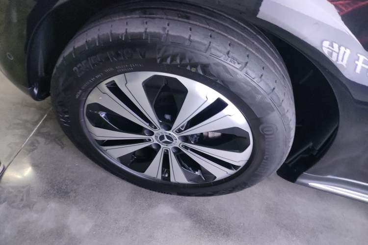 Used Mercedes-Benz EQC 2022-Year Restyled EQC 350 4MATIC Exterior 4
