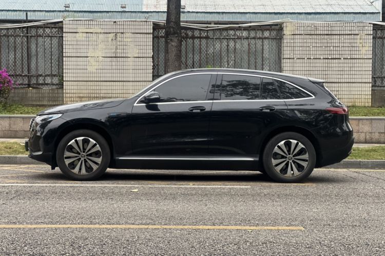 Used Mercedes-Benz EQC 2022 EQC 350 4MATIC Exterior 9