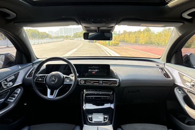 Used Mercedes-Benz EQC 2022 Facelift EQC 400 4MATIC Interior 4