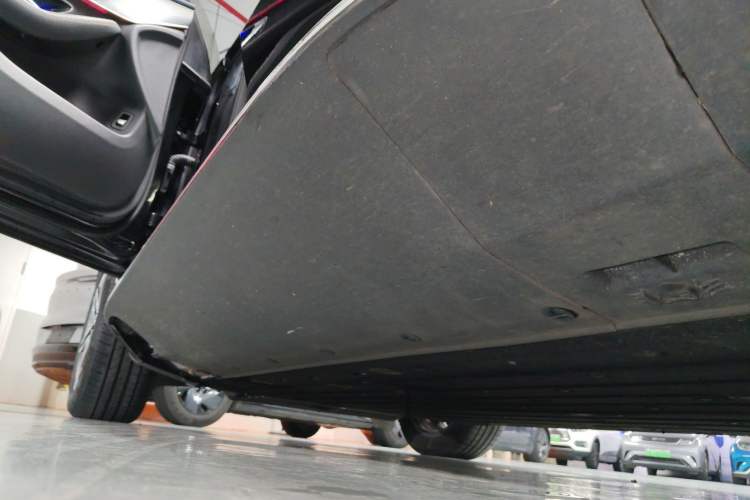 Used Mercedes-Benz EQC 2022 EQC 400 4MATIC Left Side Sill
