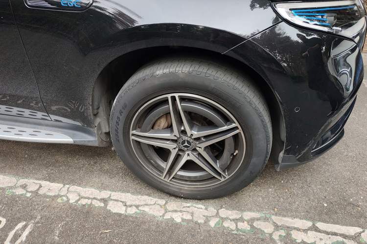 Used Mercedes-Benz EQC 2022 EQC 400 4MATIC Right Front Wheel Hub