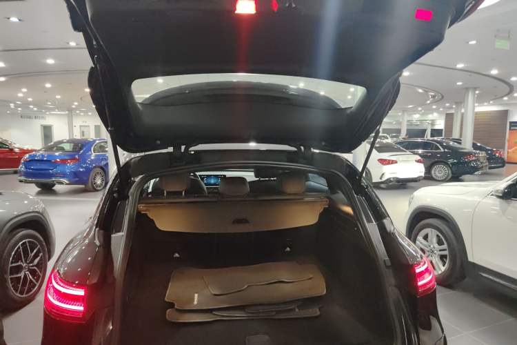 Used Mercedes-Benz EQC 2022 EQC 400 4MATIC Trunk
