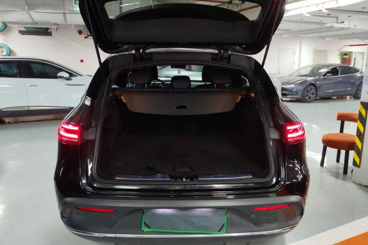 Used Mercedes-Benz EQC 2022 EQC 400 4MATIC Trunk