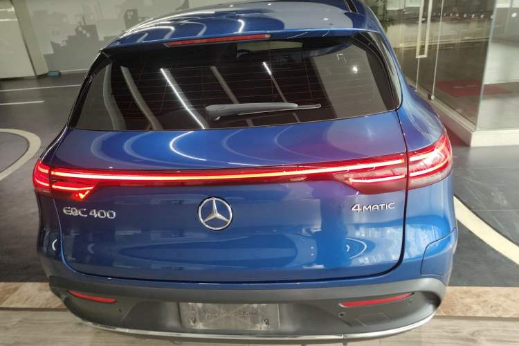 Used Mercedes-Benz EQC 2022 Facelift EQC 400 4MATIC Exterior 4
