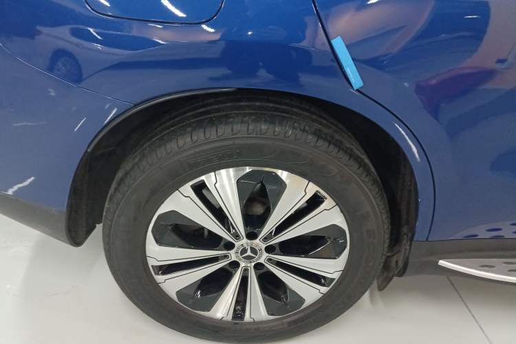 Used Mercedes-Benz EQC 2022-Year Restyled EQC 350 4MATIC Exterior 8